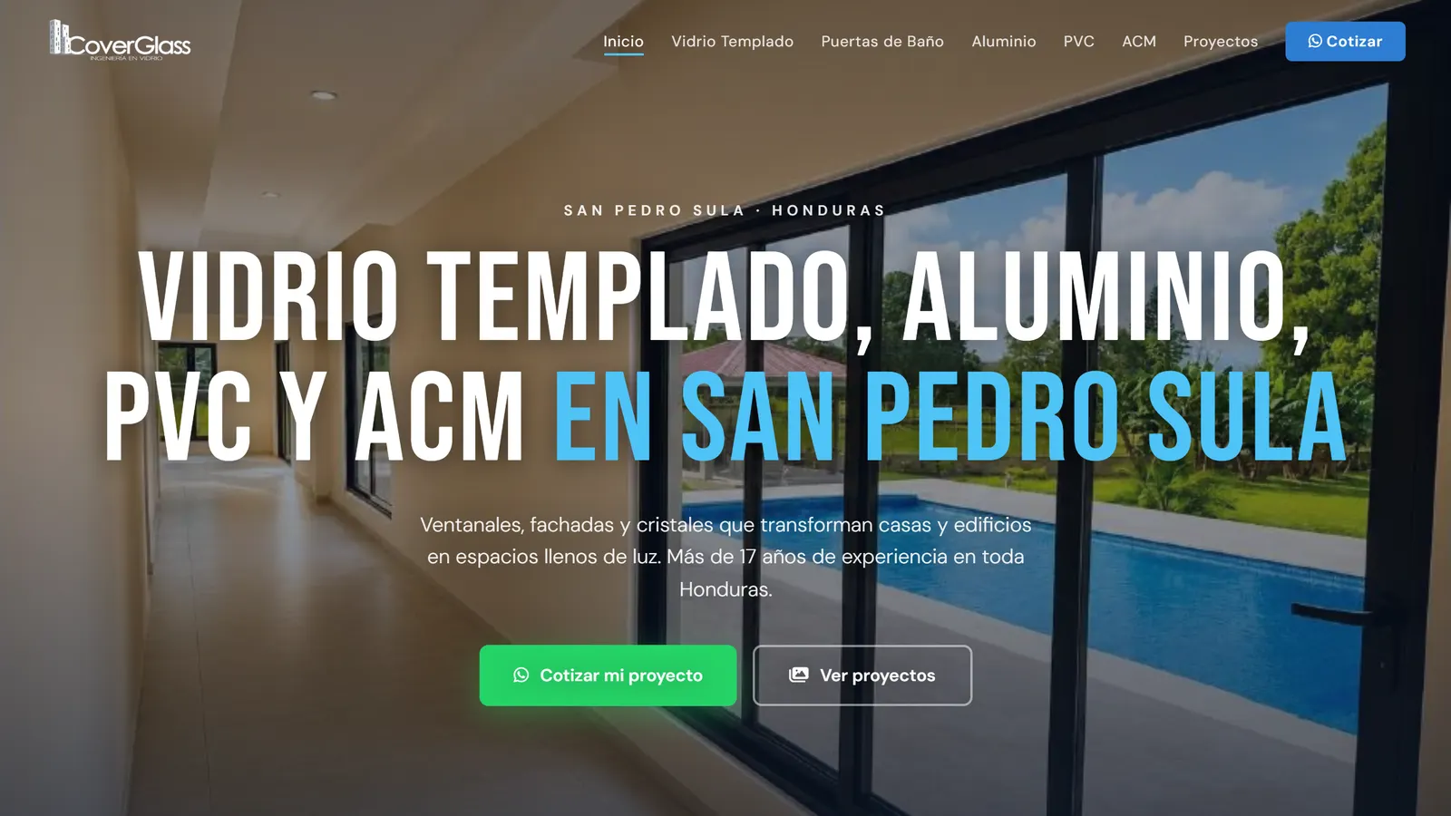Inicio del sitio de CoverGlass HN, con el titular «Vidrio templado, aluminio, PVC y ACM en San Pedro Sula» sobre una fotografía de ventanales frente a una piscina.
